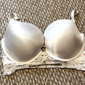 excellent condition beyond sexy la senza bra 34DD